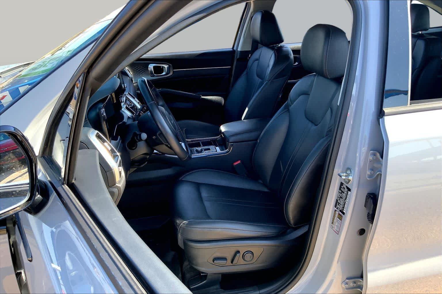 Pre-Owned 2023 Kia Sorento SX