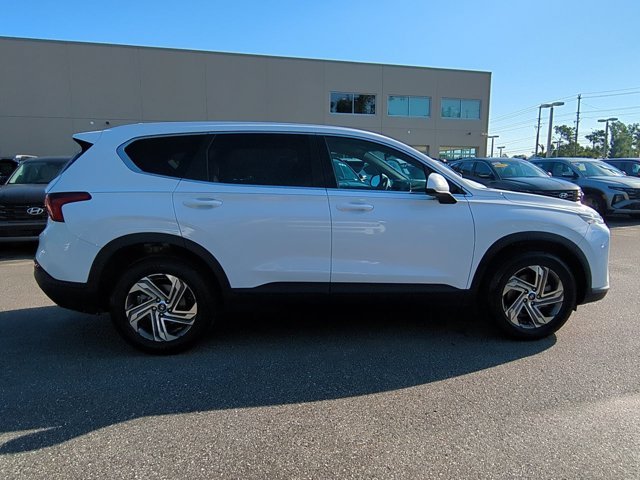 Used 2023 White Hyundai SE image 4