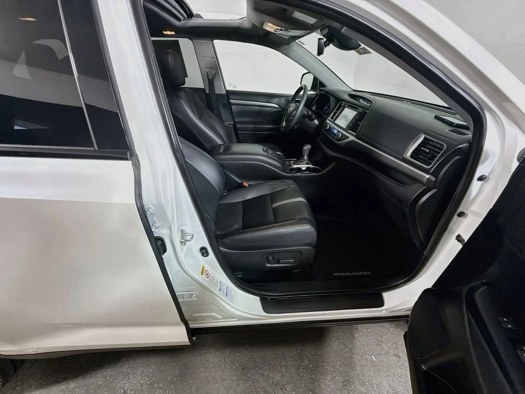 Used 2019 Blizzard Pearl Toyota SE image 27
