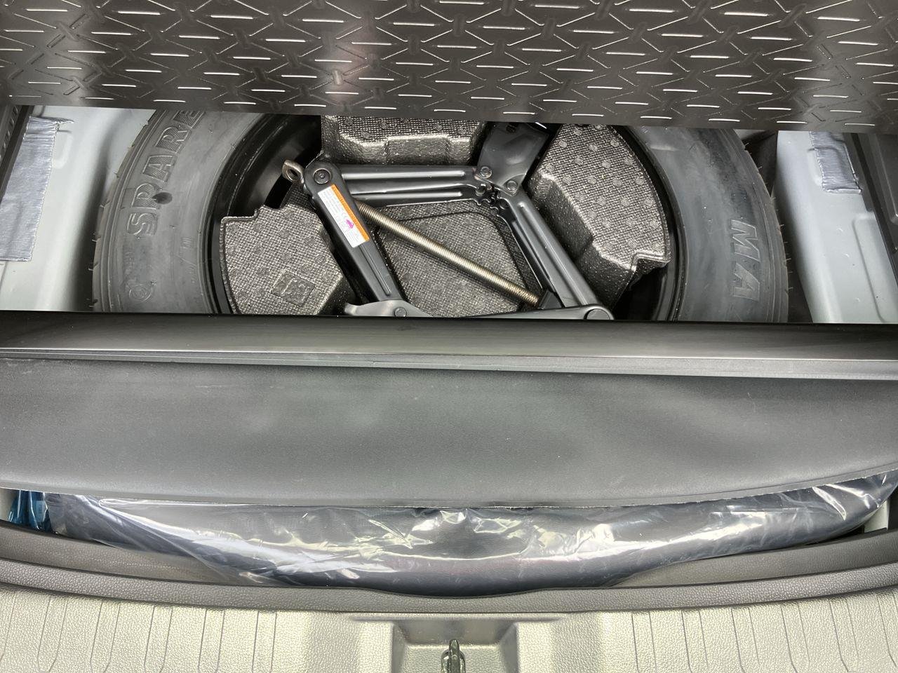 Used 2023 Silver (Silver Sky Metallic) Toyota XLE Premium AWD image 28