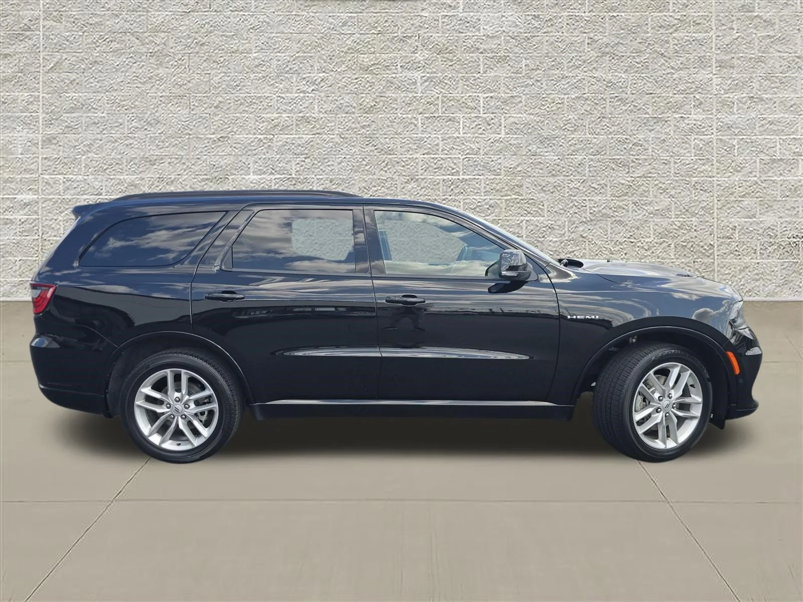 Used 2025 DB Black Clearcoat Dodge R/T Premium image 8