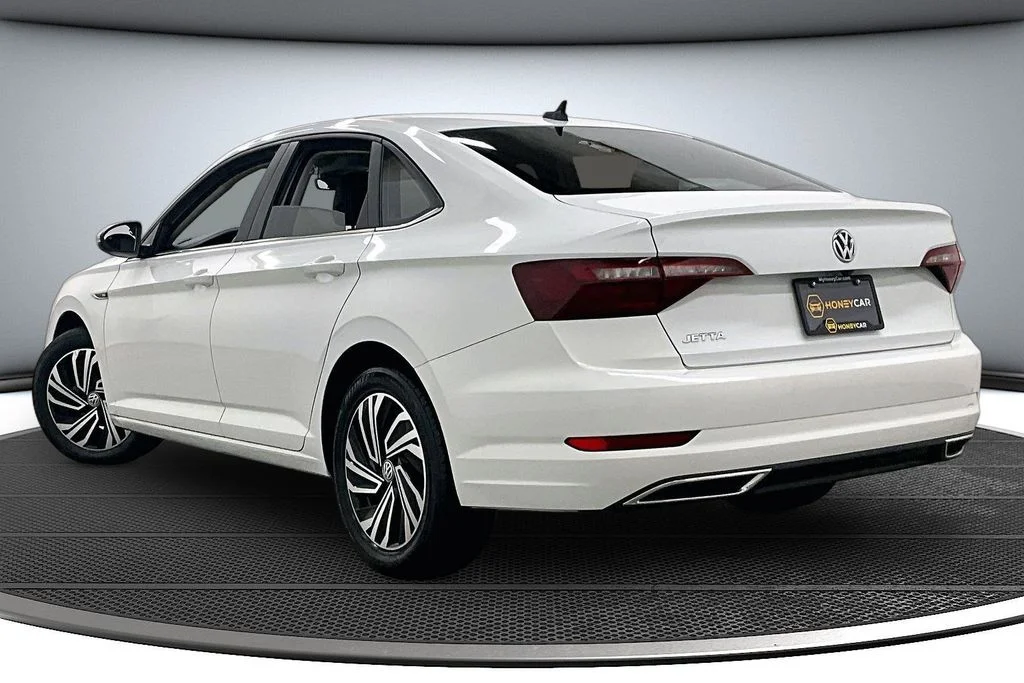 Used 2020 White Volkswagen SEL Premium image 4