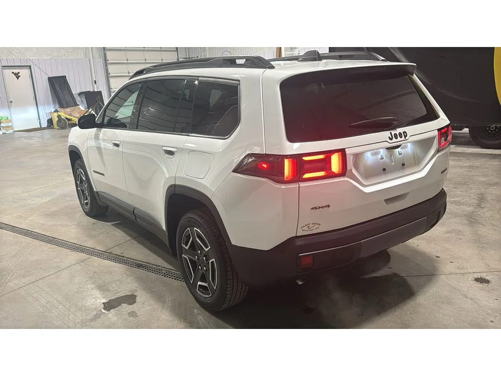 New 2026 Bright White Clear-Coat Exterior Paint Jeep Limited image 10