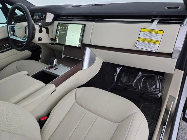 New 2026 Fuji White Land Rover SE image 18