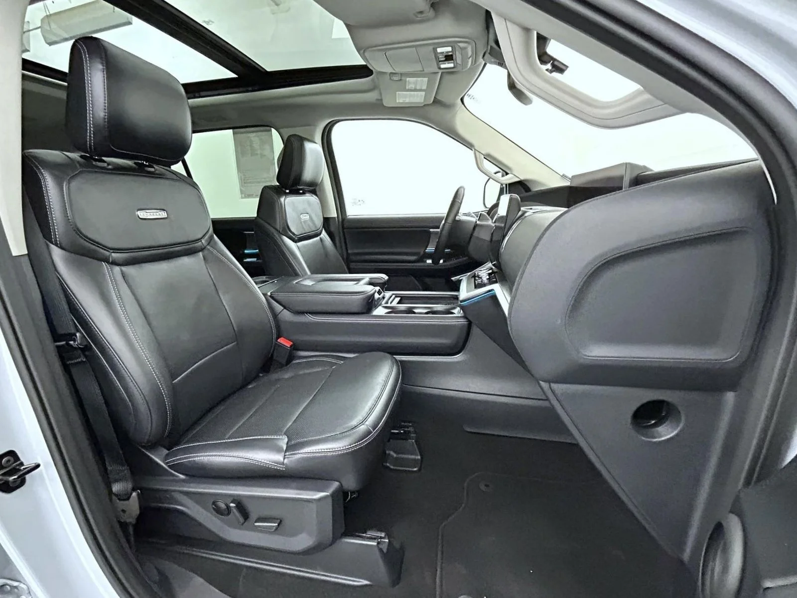 Used 2025 Silver Ford Platinum image 17