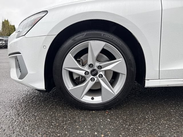 Used 2023 Ibis White Audi 40 Premium image 16