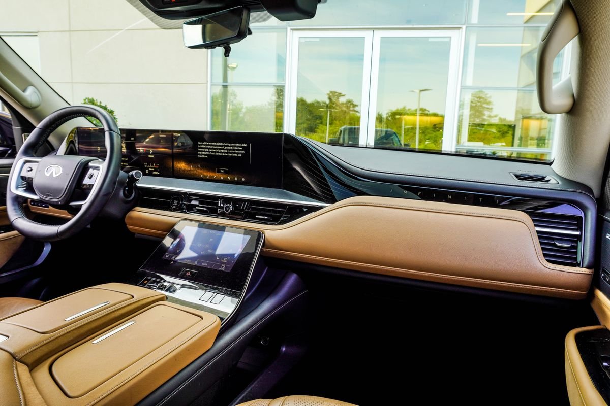 Used 2025 Black INFINITI SENSORY image 17