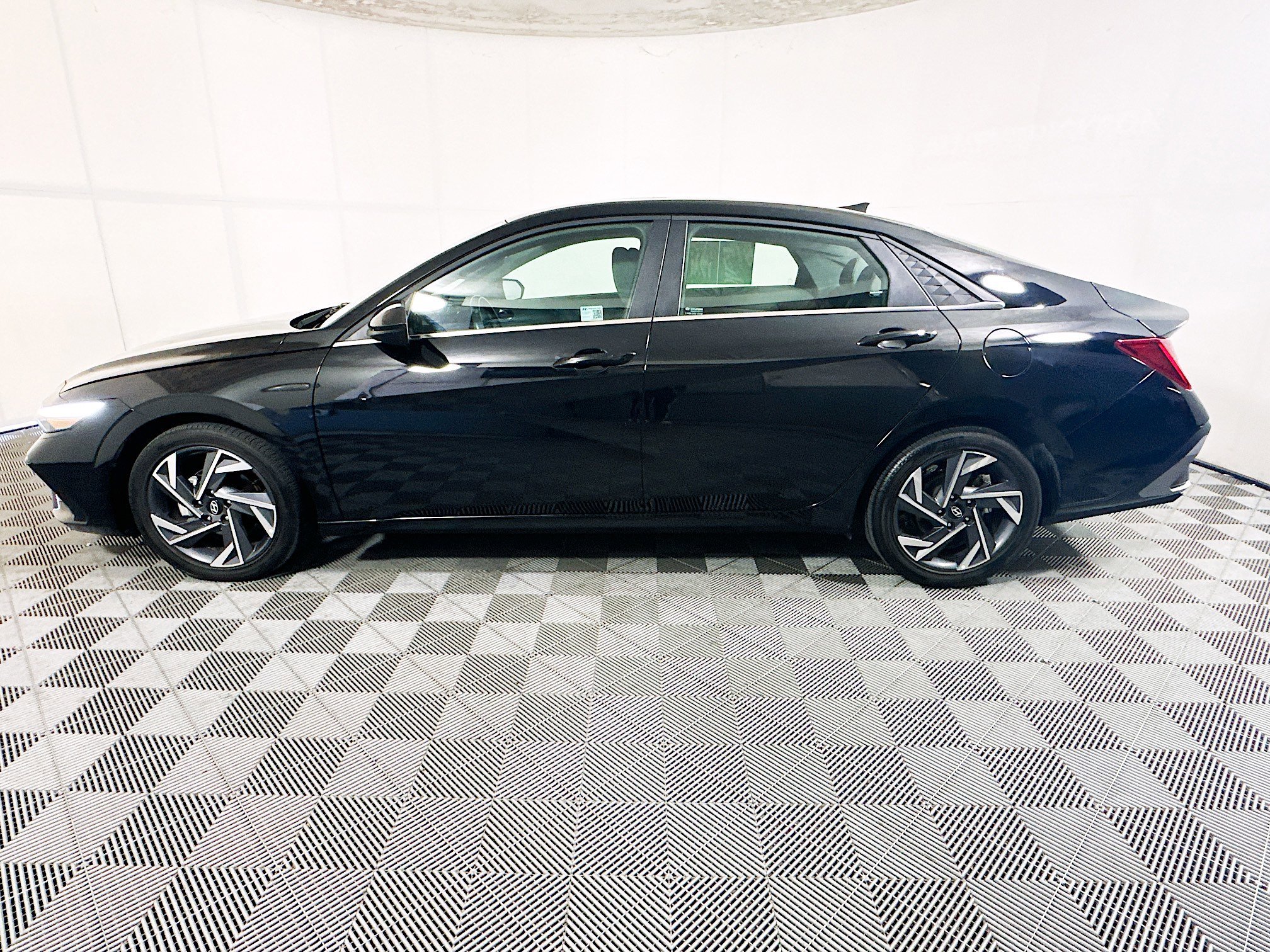Used 2025 Abyss Black Hyundai SEL Convenience image 6