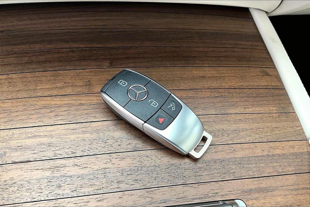 Certified Used 2025 White Mercedes-Benz GLE 350 image 10