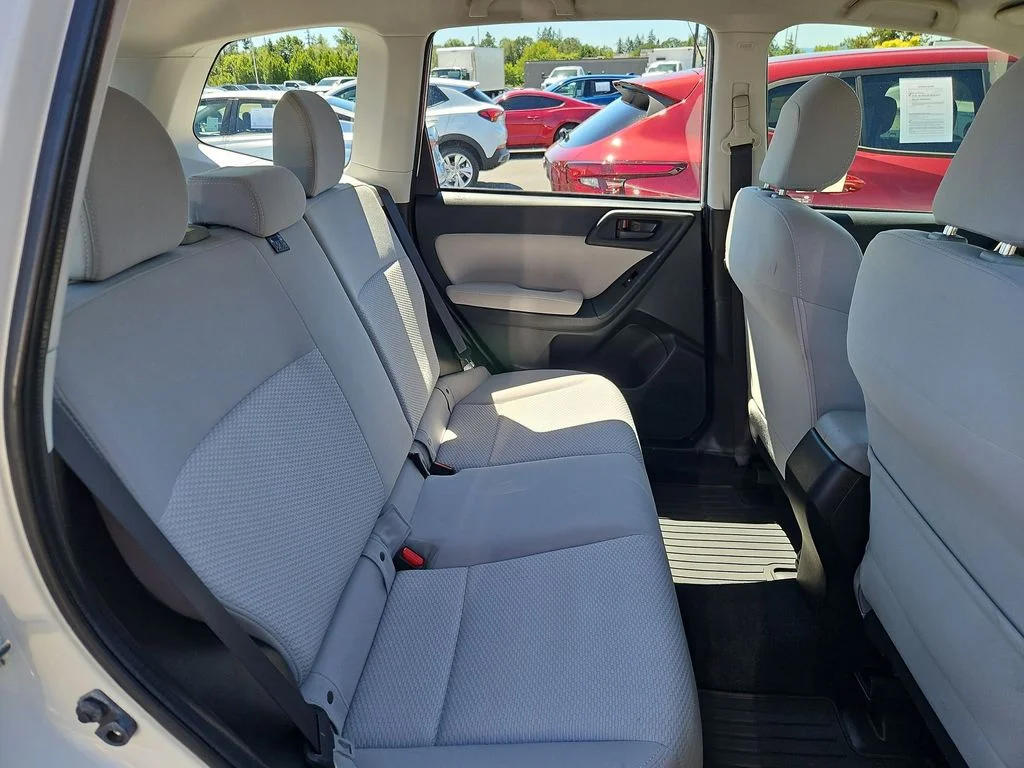 Used 2015 Satin White Pearl Subaru 2.5i image 27