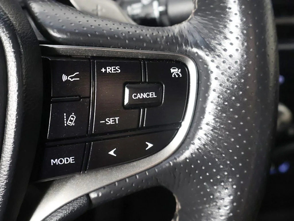 Used 2023 White Lexus 300h image 38