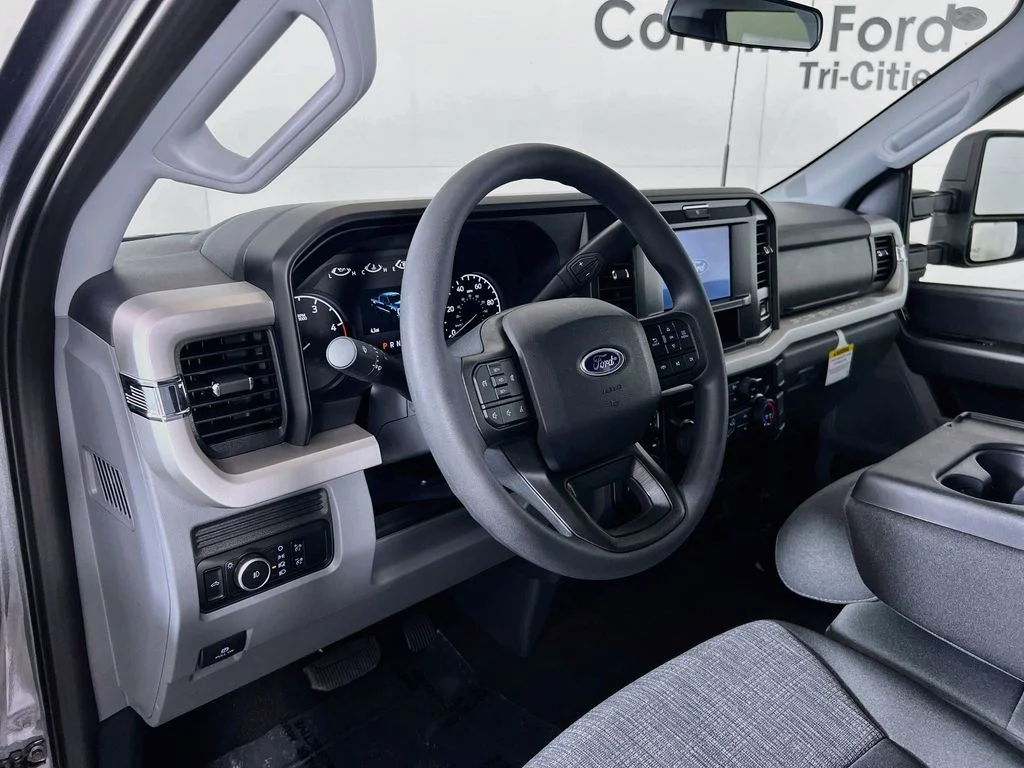 New 2026 Carbonized Gray Metallic Ford XLT image 3