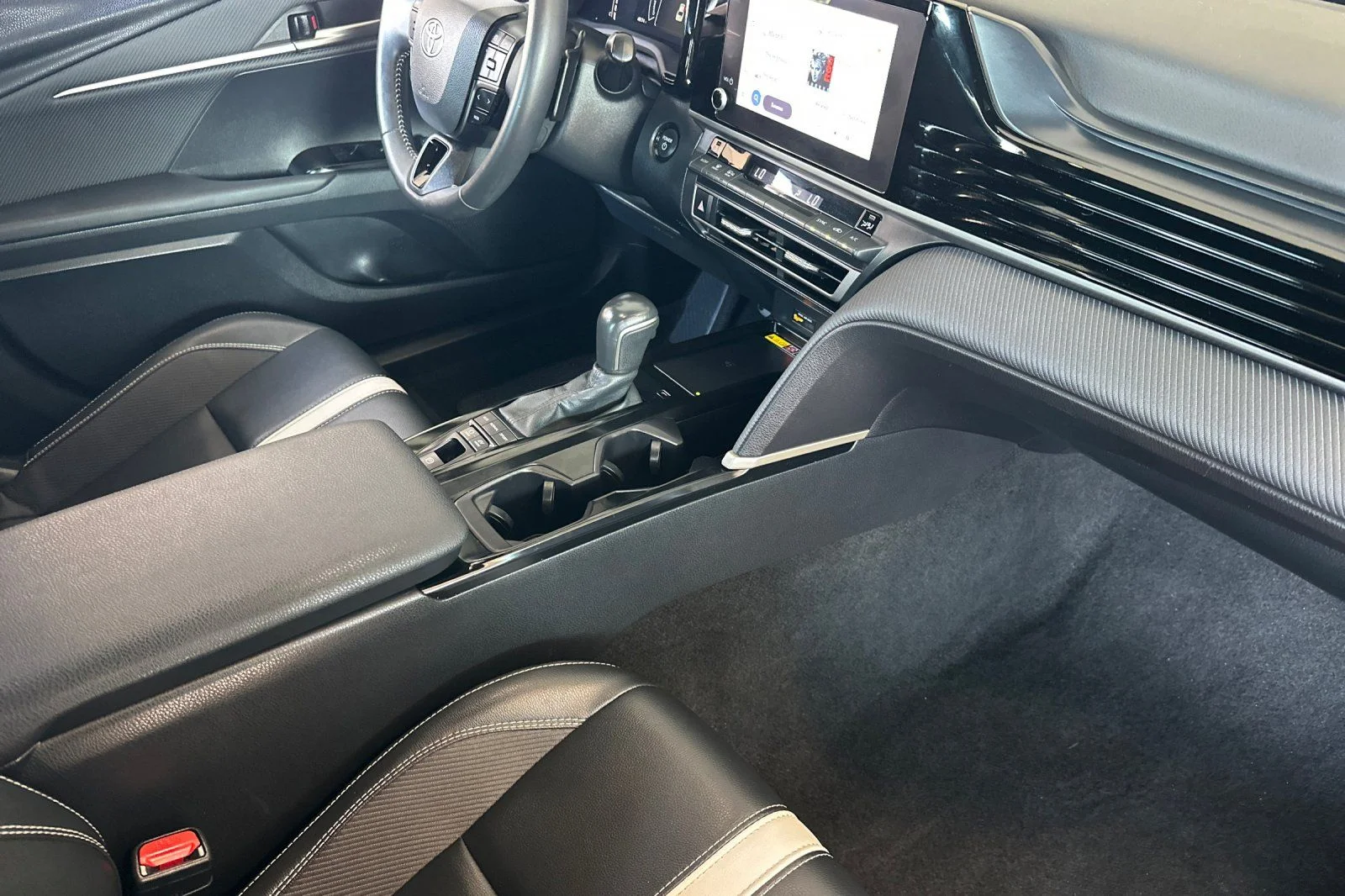 Used 2025 Ocean Toyota SE image 12