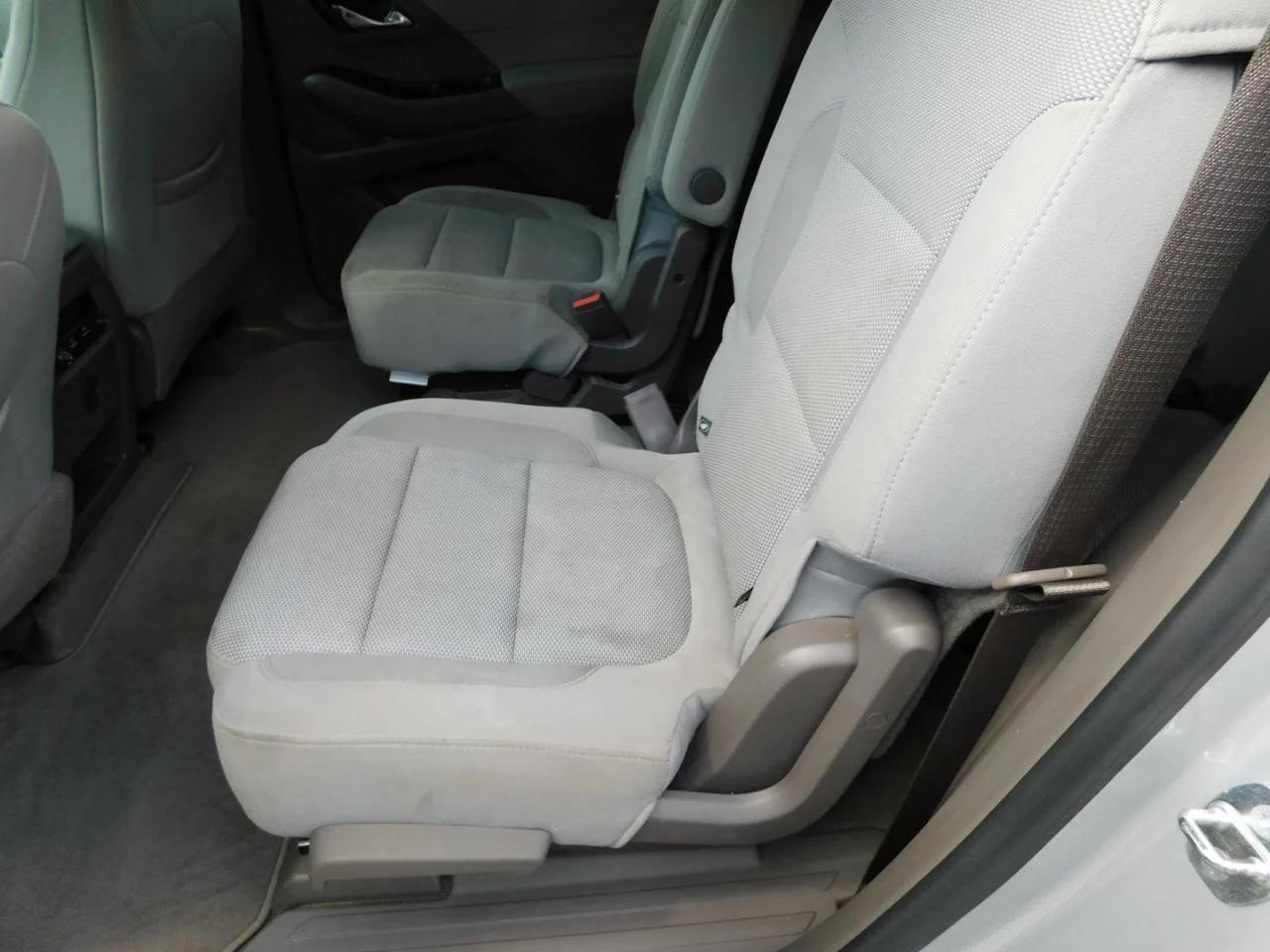 Used 2018 Silver Chevrolet FWD 4DR LT CLOTH W/1LT image 27