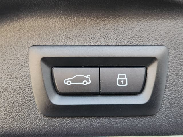 Used 2024 Gray BMW xDrive40i image 36