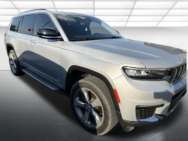 Used 2021 Silver Jeep Limited image 6