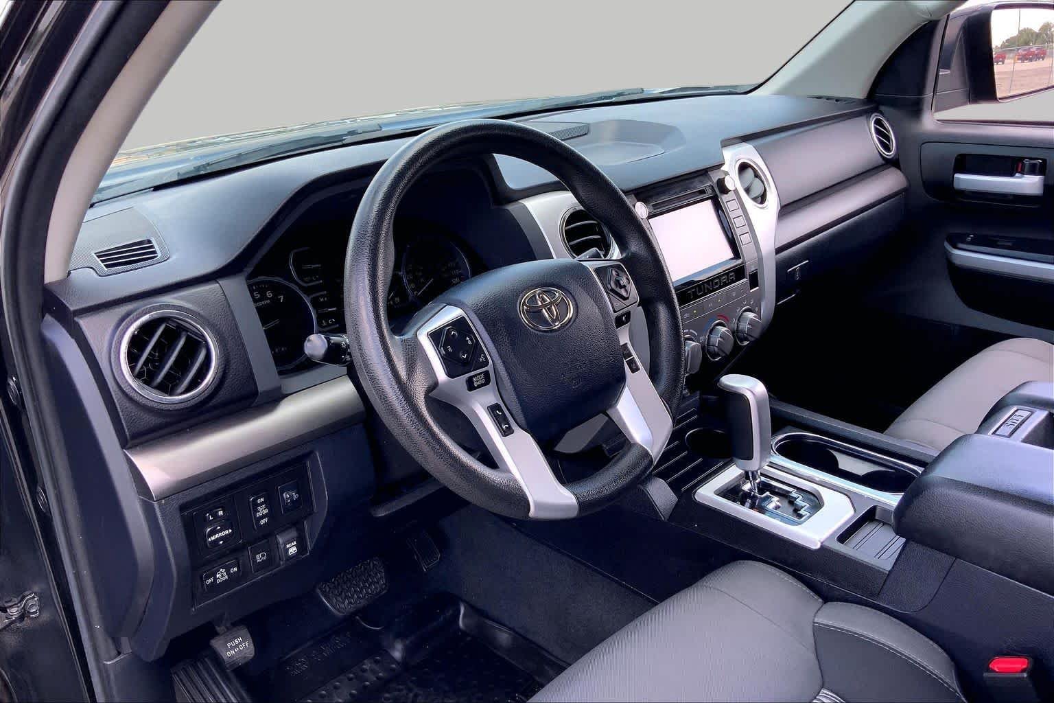 Used 2019 Midnight Black Metallic Toyota SR5 image 17