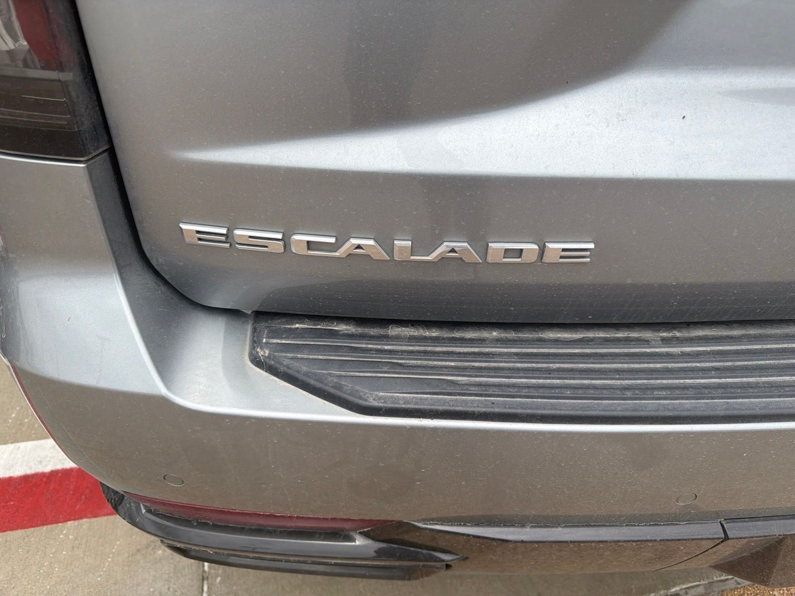 Used 2023 Argent Silver Metallic Cadillac Sport image 8