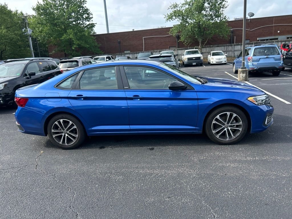Used 2024 Blue Volkswagen 1.5T Sport image 2