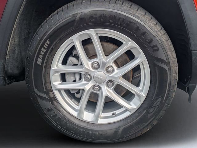 Used 2023 Red Jeep Laredo image 11