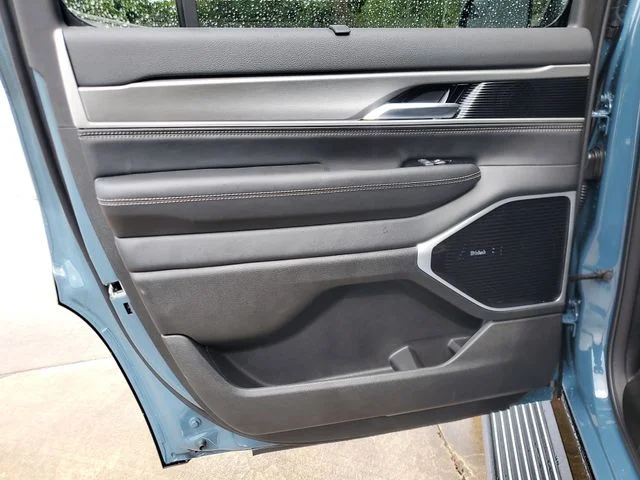 New 2026 Steel Blue Exterior Paint Jeep Limited Reserve image 15
