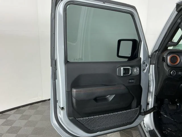 Used 2023 Silver Jeep Mojave image 12