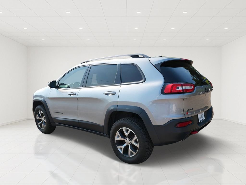 Used 2017 Silver Jeep Trailhawk image 4