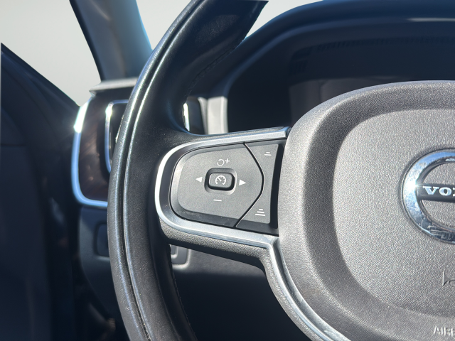 Used 2018 Blue Volvo T5 Momentum image 17