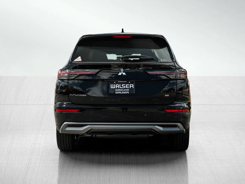 New 2026 Labrador Black Pearl Mitsubishi SE image 5