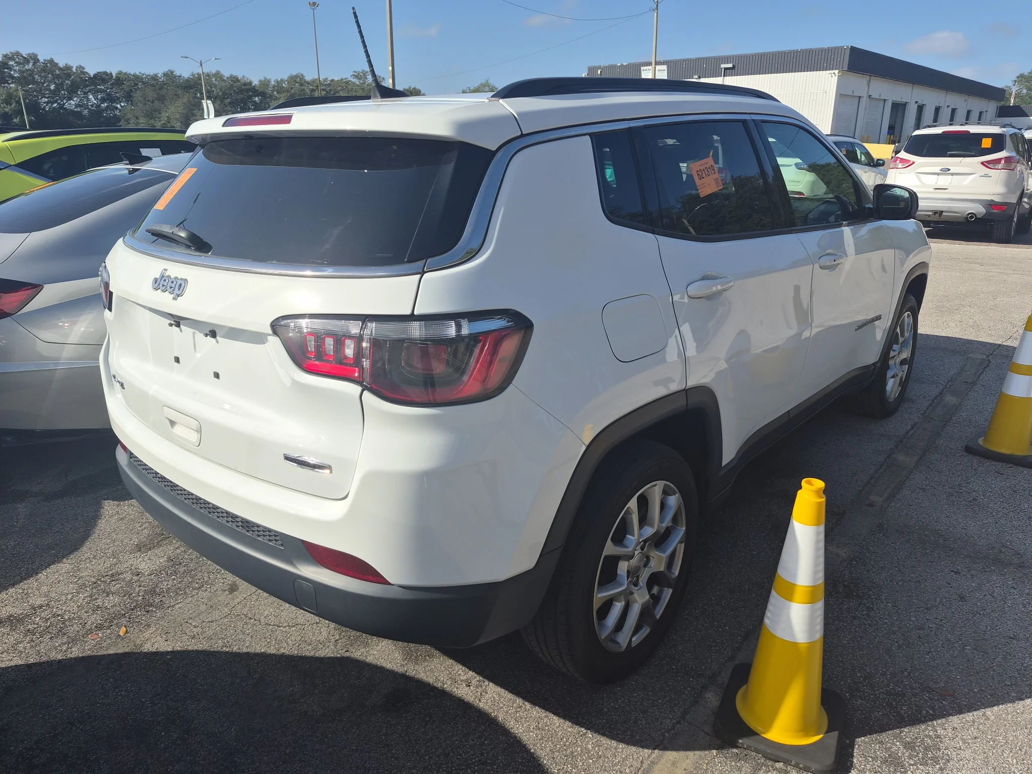 Used 2023 Bright White Clearcoat Jeep Latitude Lux image 2