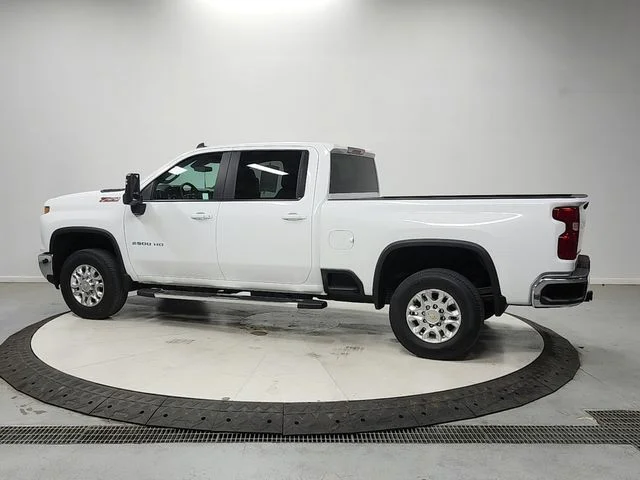 Used 2025 White Chevrolet LT image 5