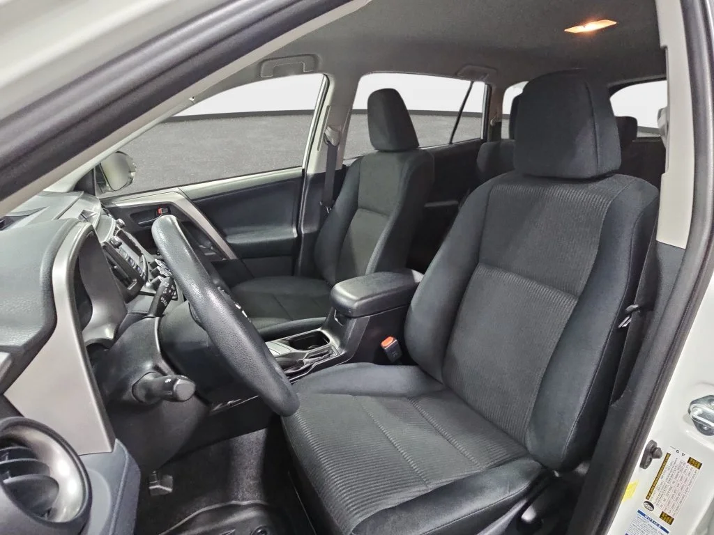 Used 2017 White Toyota LE image 17