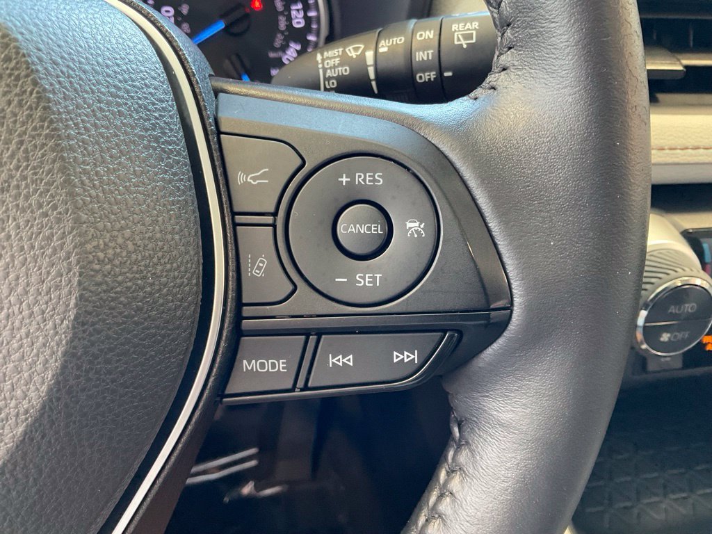 Certified Used 2022  Toyota XLE image 13