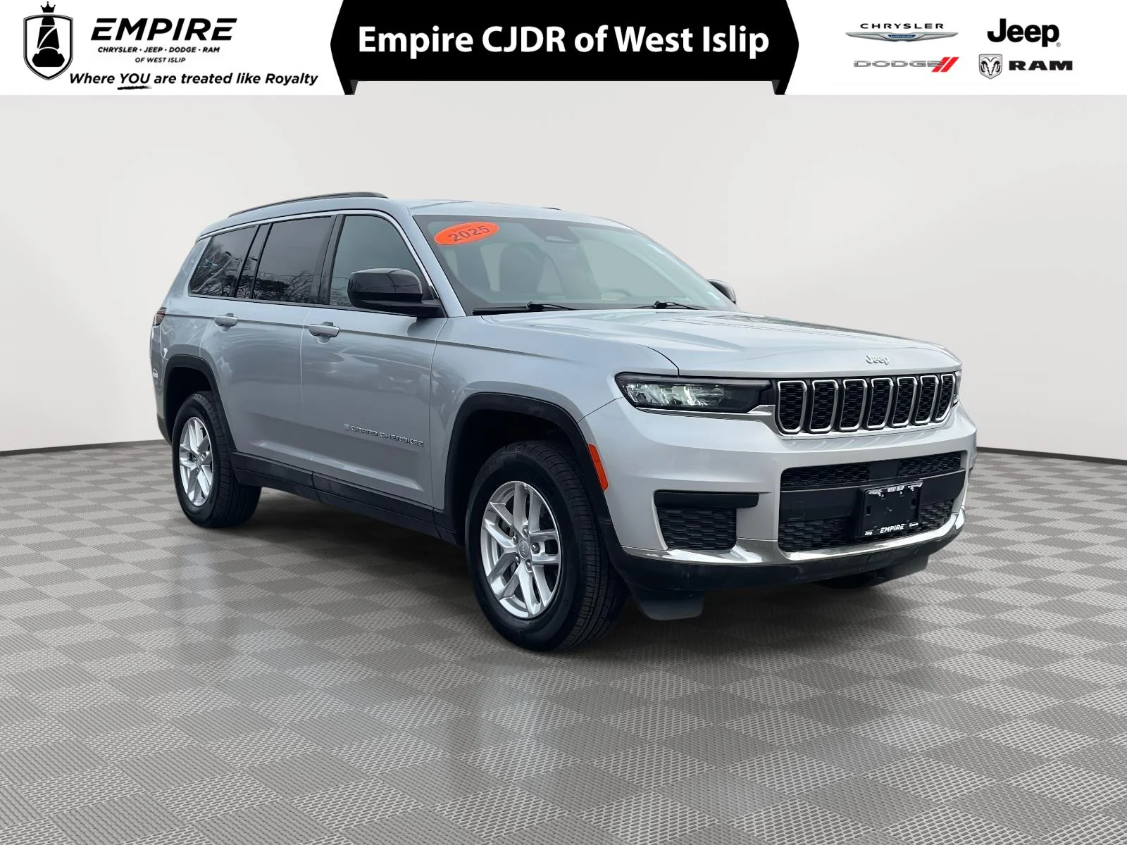 Used 2025 Silver Zynith Jeep Laredo X 4x4 image 1