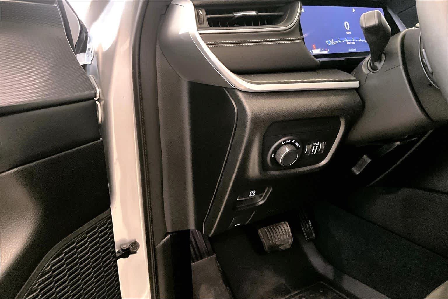 Used 2023 Silver Zynith Jeep Laredo image 31