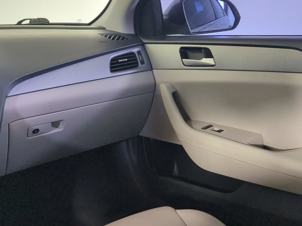 Used 2019 Gray Hyundai SE image 18