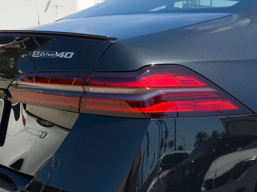 New 2027 Black Sapphire Metallic BMW eDrive40 image 4