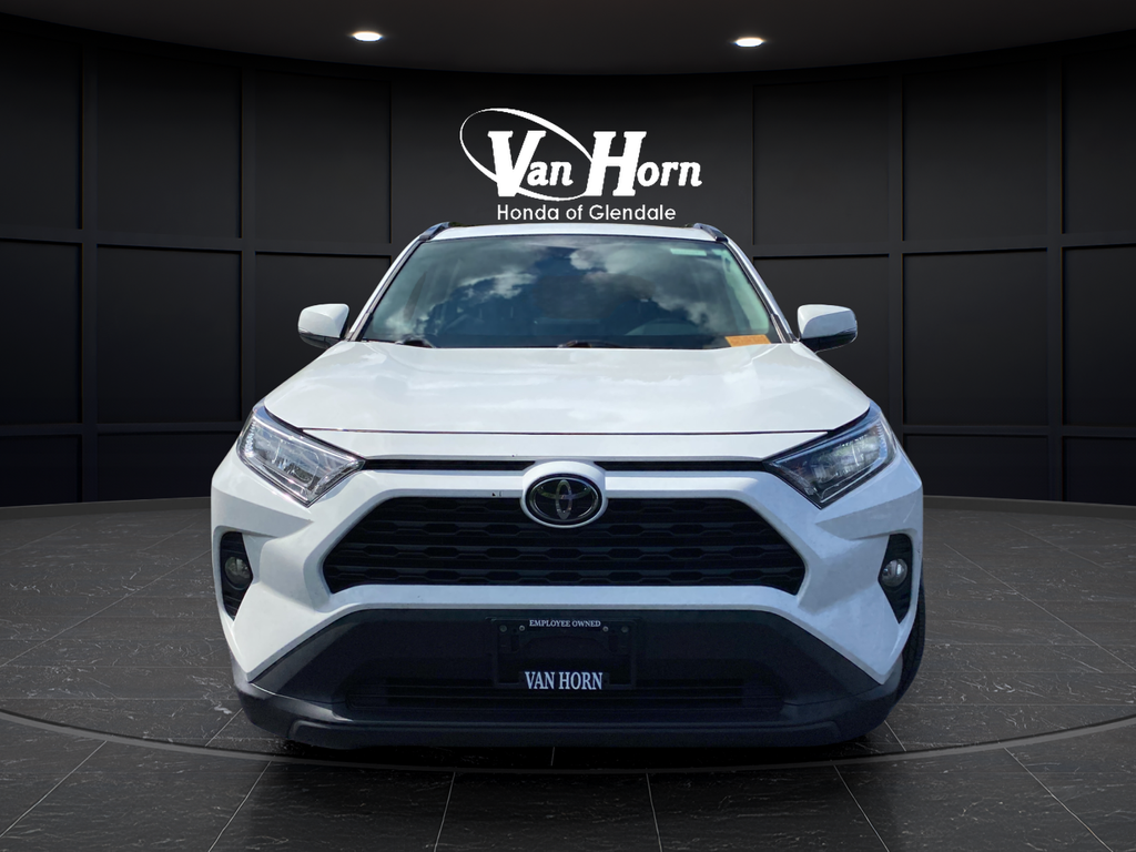 Used 2020 Super White Toyota XLE image 2