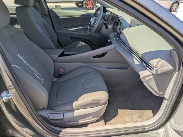 Used 2025 Gray Hyundai SEL Convenience image 28