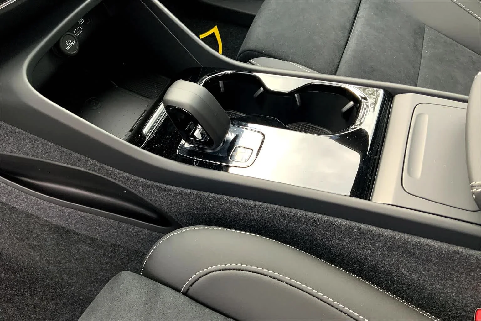 Certified Used 2024 Crystal White Volvo Ultimate image 10