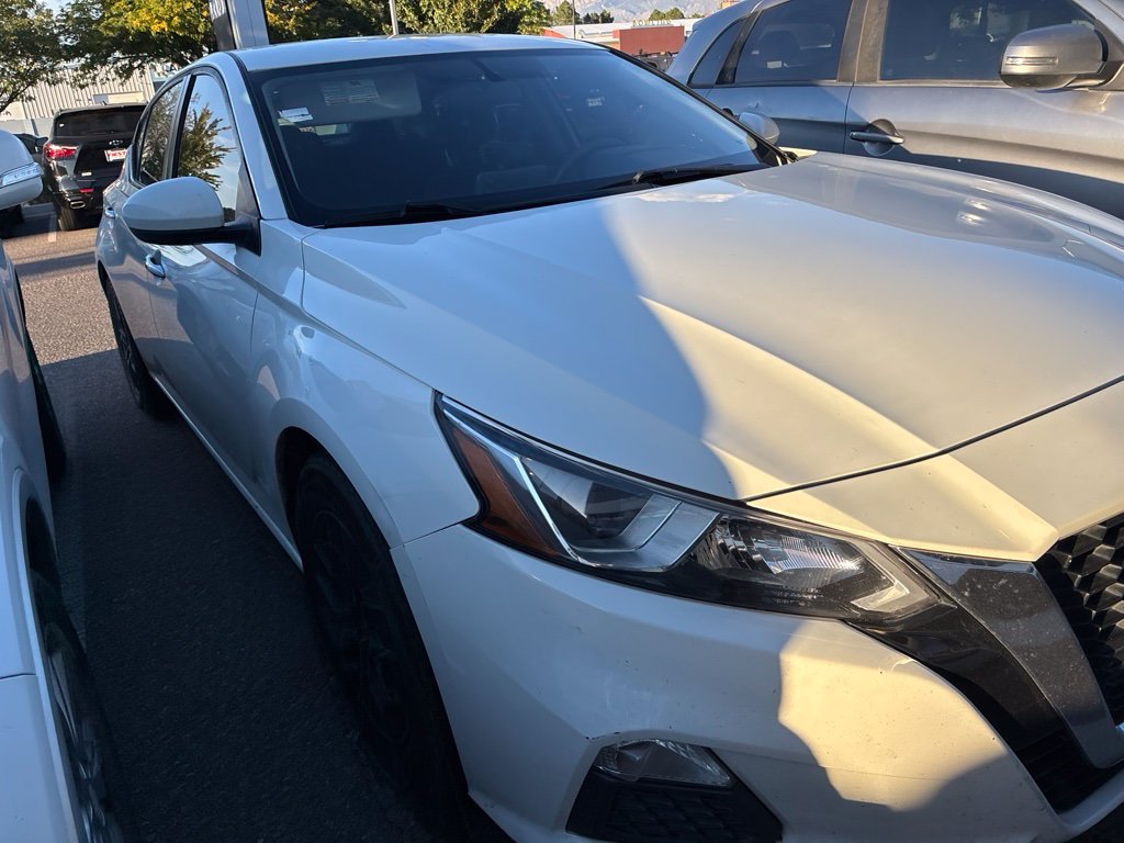 Used 2020 White Nissan 2.5 S image 7