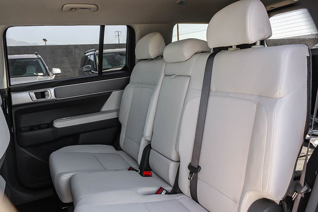 New 2026 White Hyundai SE image 18