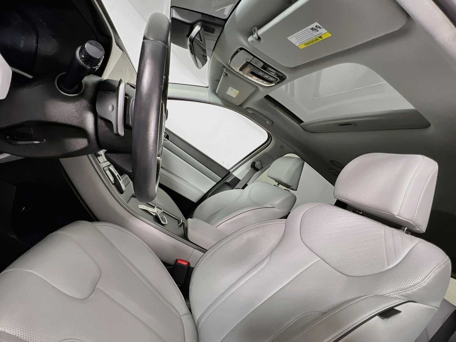 Used 2024 Typhoon Silver Hyundai SEL 7P image 23