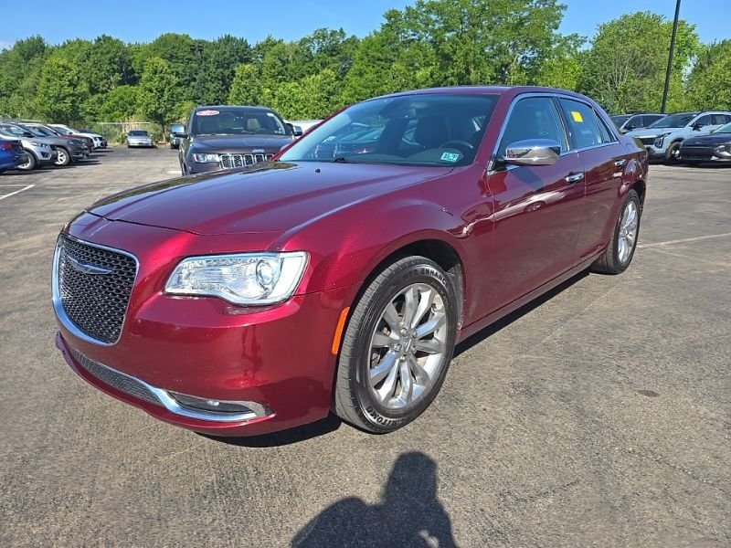Used 2018 Red Chrysler Limited image 3