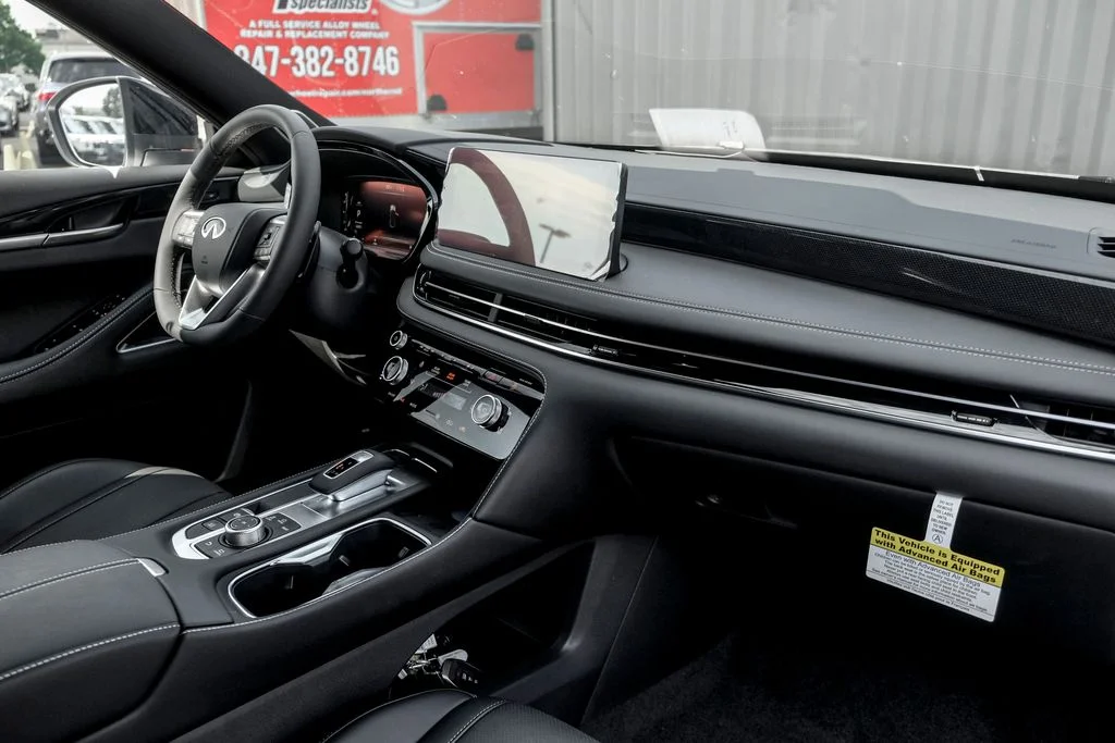New 2027 2T RAD WHT INFINITI Sport AWD image 23