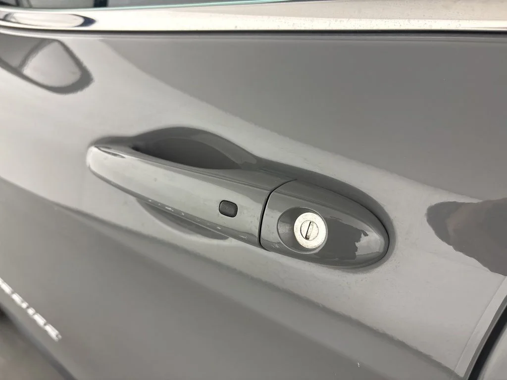 Used 2021 Gray Jeep Latitude Lux image 12