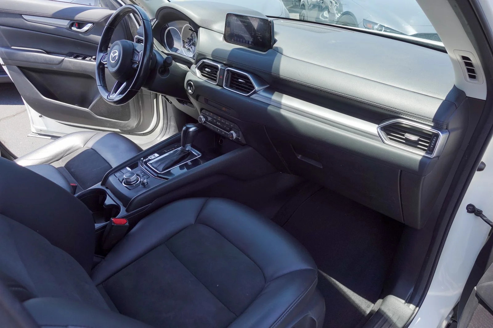 Used 2019 Snowflake White Pearl Mica Mazda Touring image 11