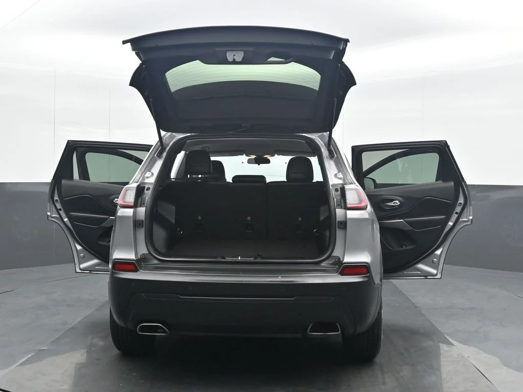 Used 2019 Silver Jeep Latitude Plus image 35