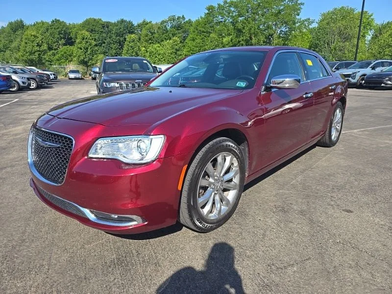 Used 2018 Red Chrysler Limited image 3