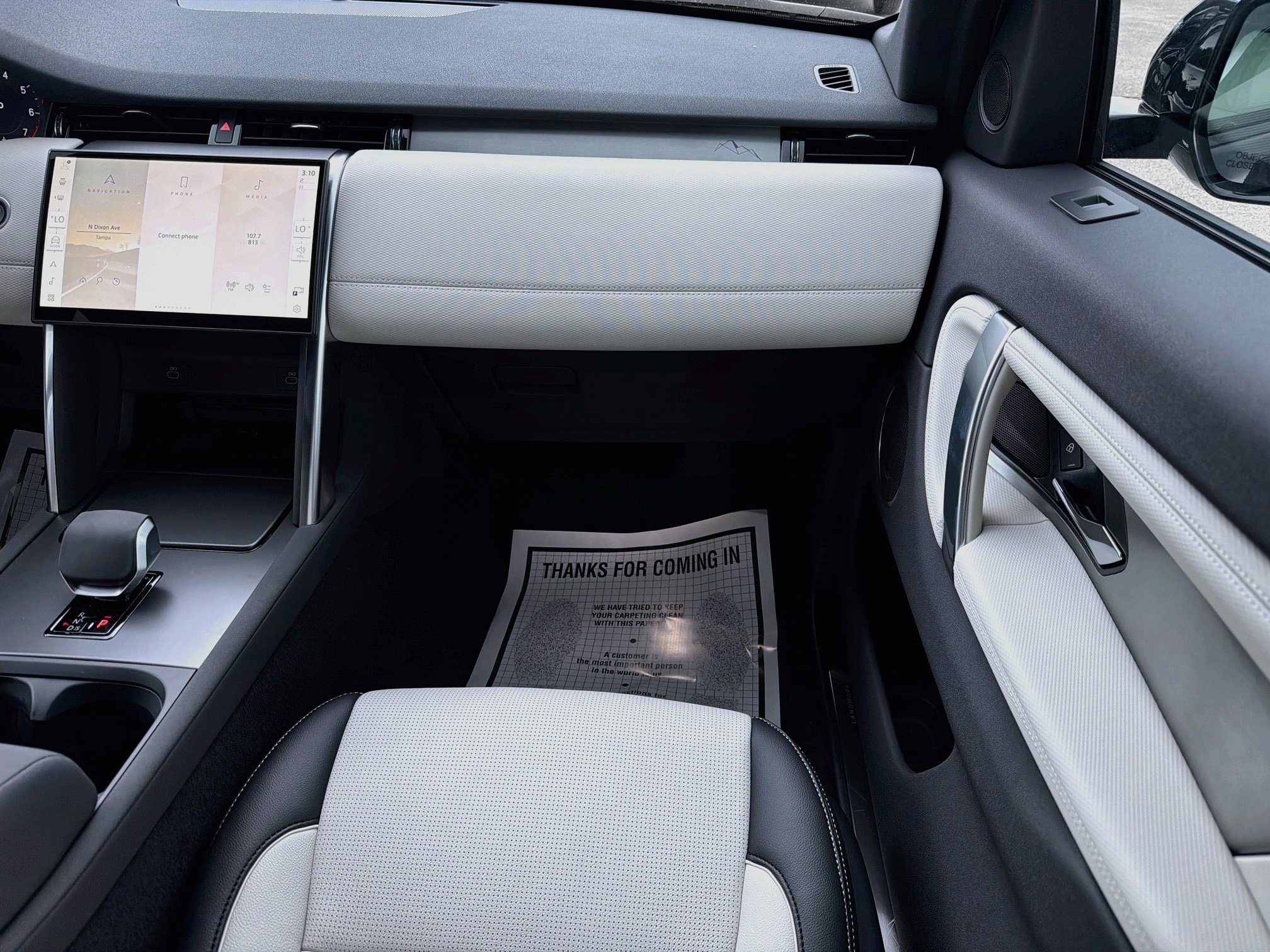 New 2026 Santorini Black Land Rover Landmark image 18